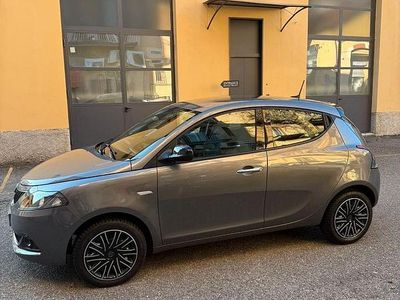 Usata Lancia Ypsilon 69 CV (50 kW) 2023 Grigio Utilitaria