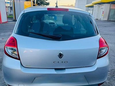 Usata Renault Clio II 75 CV (55 kW) 2011 Grigio Berlina