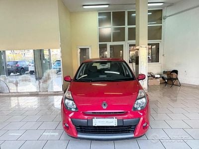Usata Renault Clio II Luxe 105 CV (77 kW) 2010 Rosso Berlina