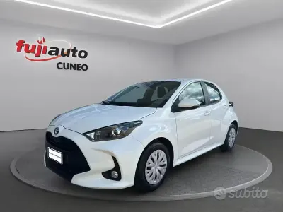 Usata Toyota Yaris Active 116 CV (85 kW) 2023 Bianco Utilitaria