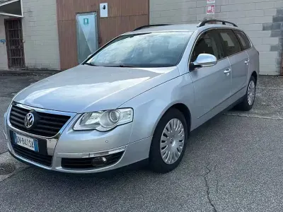 Usata VW Passat Highline 140 CV (102 kW) 2009 Grigio Station wagon