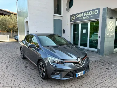 Usado Renault Clio V Zen 91 HP (66 kW) 2021 Cinzento Sedan