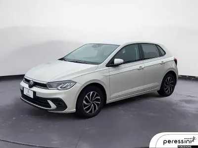 Usata VW Polo Life 95 CV (69 kW) 2023 Ascot grey Utilitaria