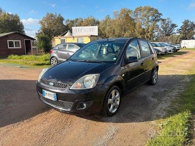 Nero Usata 2007 Ford Fiesta Ghia Berlina | 2000 € (Ottimo prezzo)