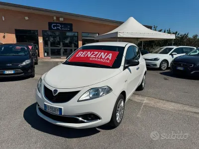 Usata Lancia Ypsilon Silver 69 CV (50 kW) 2016 Bianco Utilitaria