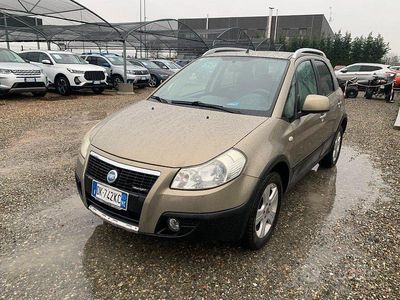 Usata Fiat Sedici 119 CV (87 kW) 2007 Oro SUV