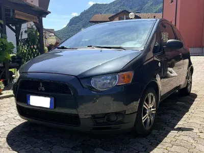 Usata Mitsubishi Colt 80 CV (58 kW) 2011 Blu/azzurro Utilitaria