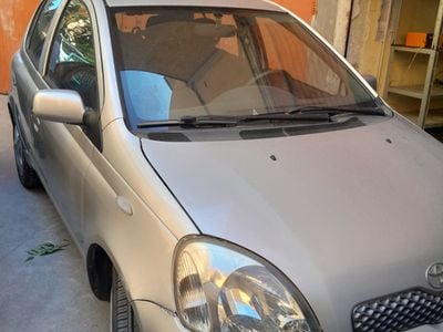 Usata Toyota Yaris 65 CV (47 kW) 2005 Grigio Utilitaria