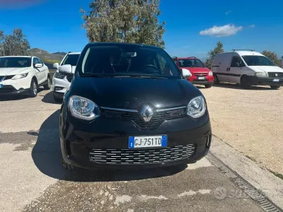 Usata Renault Twingo 30 kW (42 CV) 2022 Nero Utilitaria
