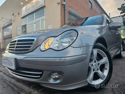 Usata Mercedes C220 Avantgarde 150 CV (110 kW) 2005 Beige Berlina