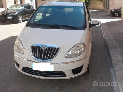Usata Lancia Musa 77 CV (56 kW) 2011 Bianco Monovolume
