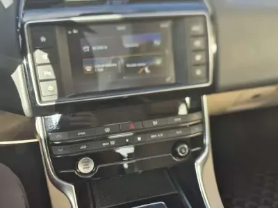 Usata Jaguar XE Pure 179 CV (131 kW) 2015 Berlina