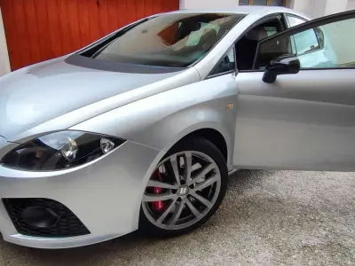 Begagnad Seat Leon CUPRA 241 HK (177 kW) 2008 Halvkombi