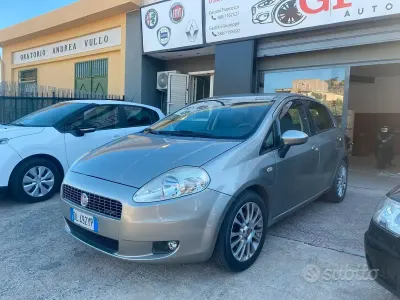 Usata Fiat Grande Punto Emotion 90 CV (66 kW) 2008 Grigio Utilitaria