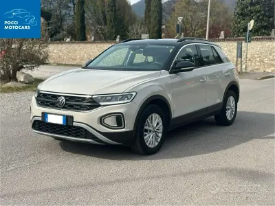 Usata VW T-Roc Life 150 CV (110 kW) 2024 Grigio SUV