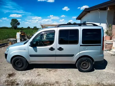 Usata Fiat Doblò 69 CV (50 kW) 2009 Grigio Monovolume
