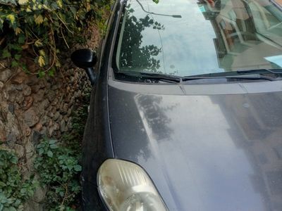 Grigio Usata 2009 Fiat Grande Punto Utilitaria | 2500 € (Buon prezzo)
