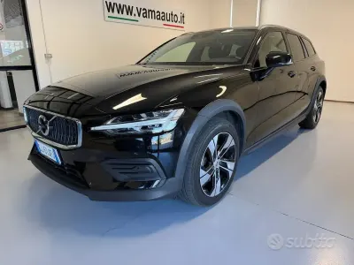 Usata Volvo V60 CC Plus 197 CV (144 kW) 2022 Nero Station wagon