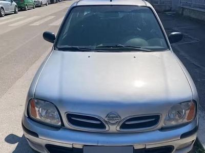 Begagnad Nissan Micra 60 HK (44 kW) 2002 Grå Halvkombi