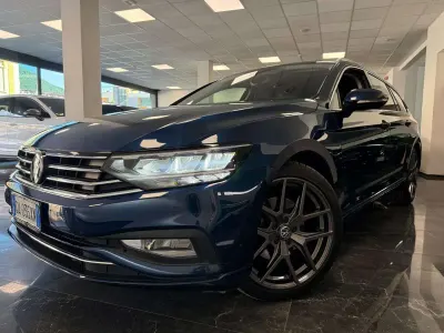 Usata VW Passat Business 120 CV (88 kW) 2020 Blu navarra Station wagon