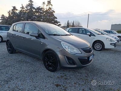 Usata Opel Corsa 85 CV (62 kW) 2012 Marrone Utilitaria