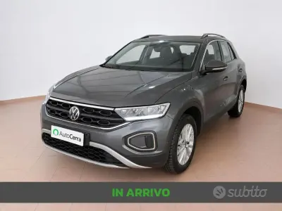 Usata VW T-Roc Life 150 CV (110 kW) 2022 Grigio SUV