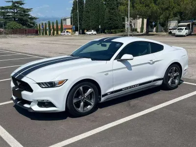 Usata Ford Mustang 305 CV (224 kW) 2016 Bianco Coupé