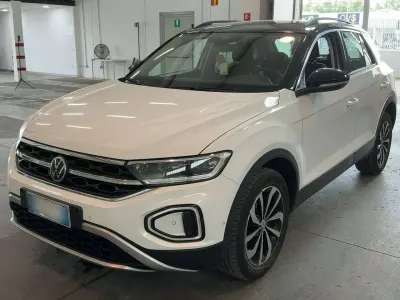 Usata VW T-Roc Style 110 CV (80 kW) 2024 Vernice pastello SUV