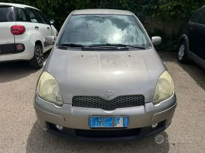 Usata Toyota Yaris Sport 105 CV (77 kW) 2005 Grigio Berlina