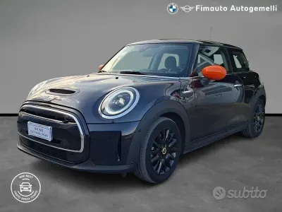Usata Mini Cooper SE Classic 75 kW (102 CV) 2022 Nero / metallizzato Utilitaria