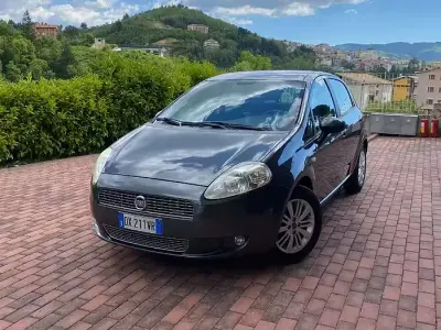 Usata Fiat Grande Punto Dynamic 90 CV (66 kW) 2009 Grigio Utilitaria