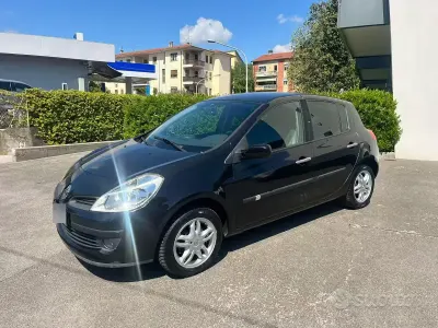 Usata Renault Clio III Dynamique 75 CV (55 kW) 2006 Nero Utilitaria