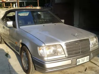 Usata Mercedes E300 220 CV (161 kW) 1994 Argento Cabrio