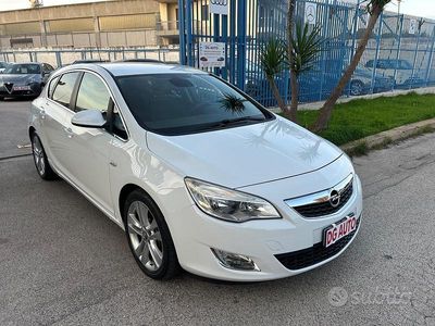 Usata Opel Astra Cosmo 110 CV (80 kW) 2012 Bianco Berlina