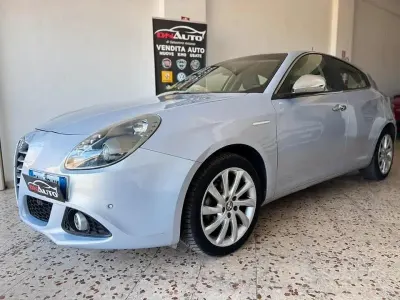 Usata Alfa Romeo Giulietta Exclusive 105 CV (77 kW) 2015 Bluazzurro Utilitaria