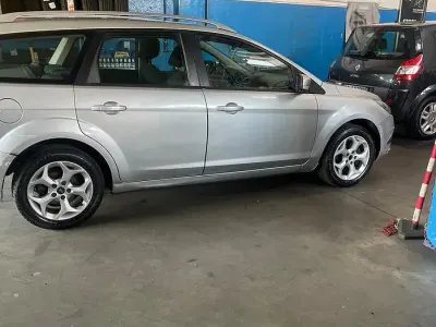 Usata Ford Focus 115 CV (84 kW) 2010 Grigio Station wagon
