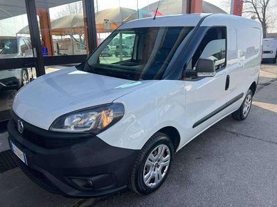 Usata Fiat Doblò Lounge 95 CV (69 kW) 2021 Bianco Monovolume
