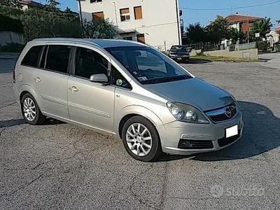 Usata Opel Zafira Cosmo 120 CV (88 kW) 2008 Grigio Monovolume