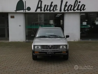 Usata Alfa Romeo Alfetta 122 CV (89 kW) 1983 Grigio Berlina