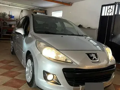 Usata Peugeot 207 73 CV (53 kW) 2013 Grigio Berlina