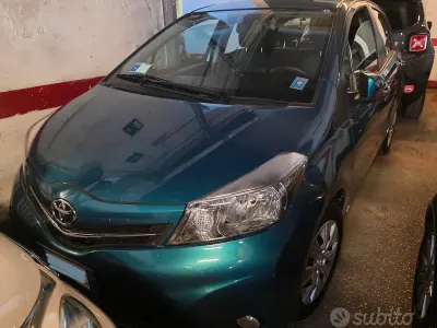 Usata Toyota Yaris Active 69 CV (50 kW) 2013 Verde Utilitaria