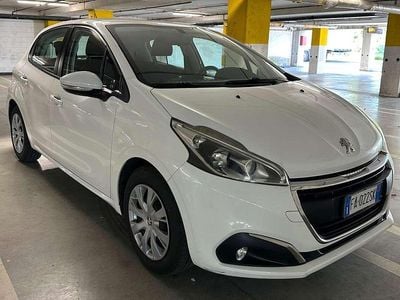 Usata Peugeot 208 68 CV (50 kW) 2015 Bianco Utilitaria