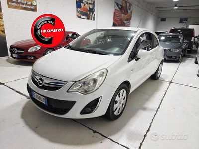 Usata Opel Corsa 65 CV (47 kW) 2013 Bianco Berlina