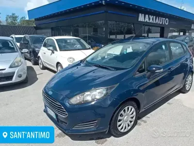 Usata Ford Fiesta 60 CV (44 kW) 2014 Blu Utilitaria