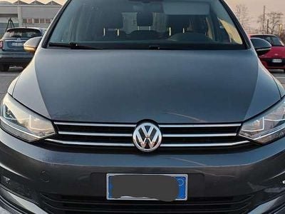 Usata VW Touran Executive 116 CV (85 kW) 2018 Grigio Monovolume