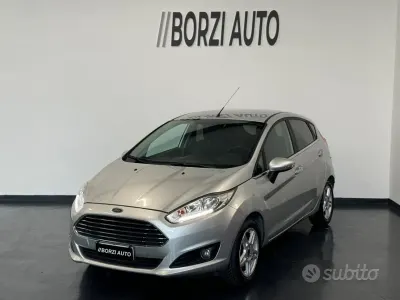 Usata Ford Fiesta Titanium 80 CV (58 kW) 2014 Grigio Utilitaria