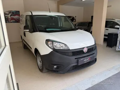 Begagnad Fiat Doblò S 105 HK (77 kW) 2021 Vit Minibuss