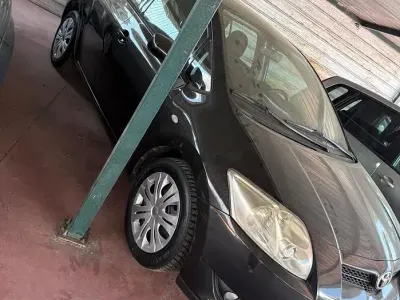 Usata Toyota Auris 90 CV (66 kW) 2007 Nero Utilitaria