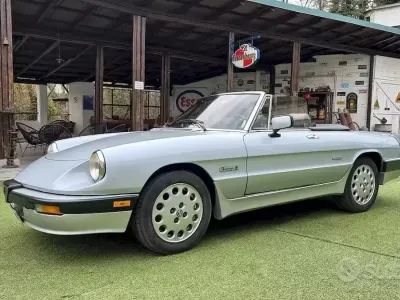 Begagnad Alfa Romeo Spider Quadrifoglio Verde 125 HK (91 kW) 1987 Grå Cab