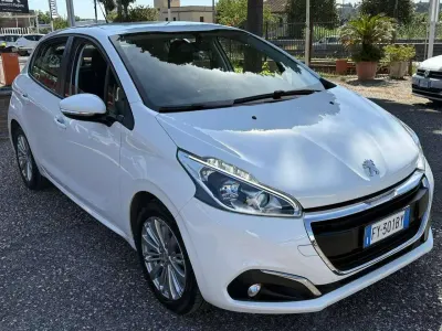Usata Peugeot 208 Allure 102 CV (75 kW) 2019 Bianco Utilitaria